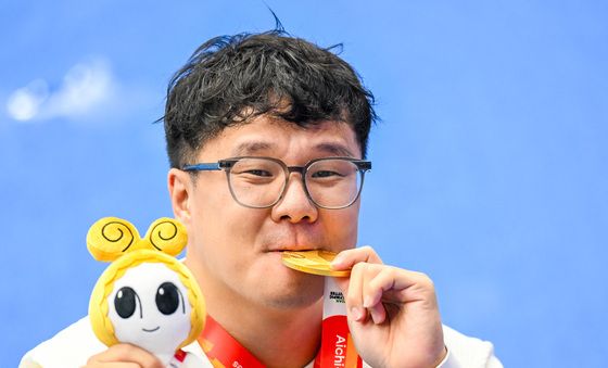 조기성, 금빛 미소