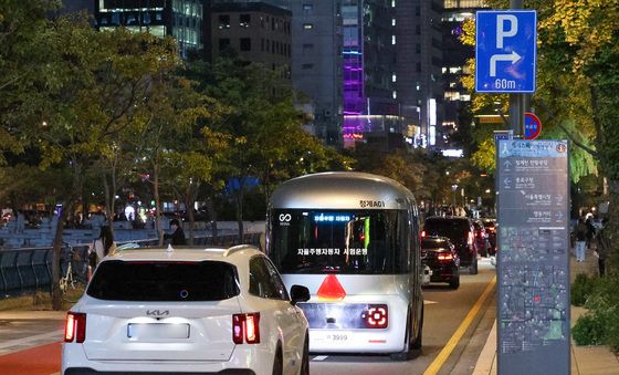 야간운행 시작한 청계천 자율주행버스 '청계 A01'