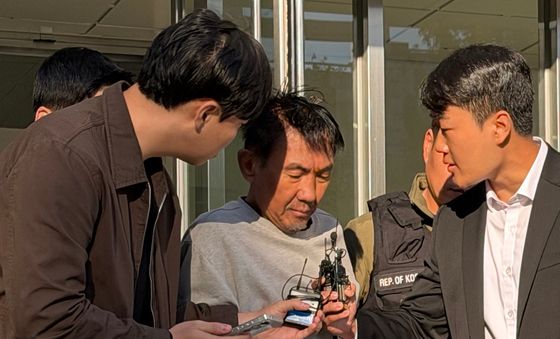'인천 흉기난동' 최충락 송치…"선의의 피해자들에게 죄송"