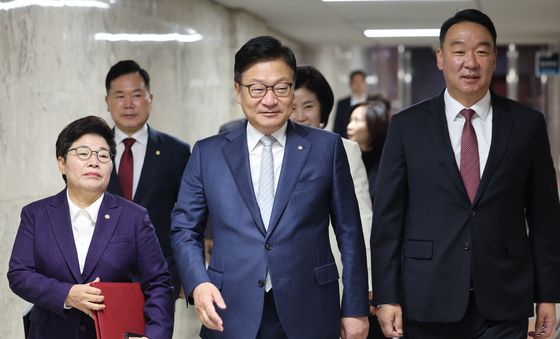 회의 참석하는 정점식 원내대표