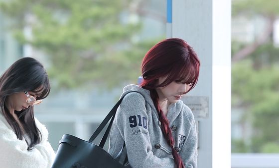 '비비 동생' 나경, 칼바람에 움츠러든 어깨