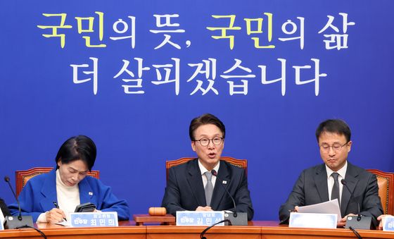발언하는 김민석 대표