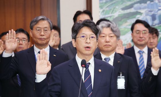 [국감] 선서하는 홍지선 장관