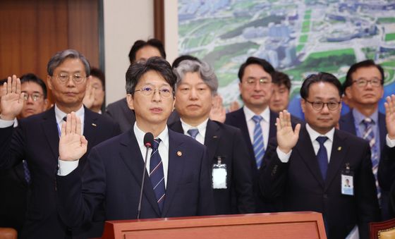 [국감] 홍지선 장관, 종합감사 선서