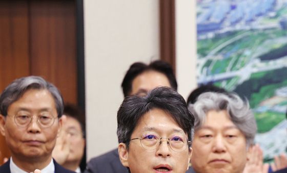 [국감] 선서하는 홍지선 장관