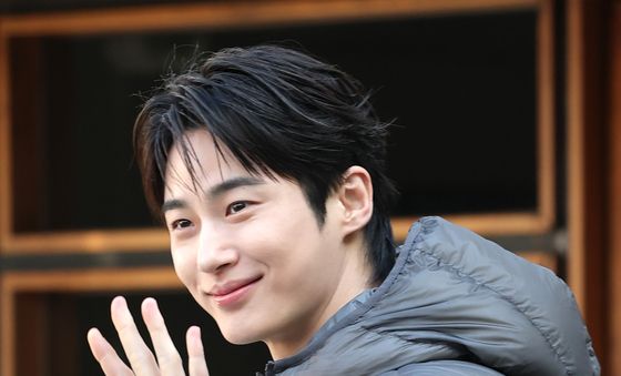 변우석, 성수동 왕자님의 햇살 인사