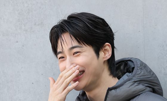 키스 포즈 요청에 부끄럼 타는 변우석