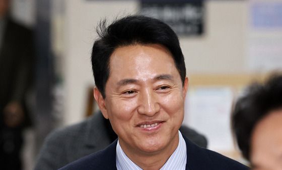 오세훈 시장, '명태균 여론조사 대납 의혹' 2심 선고 출석