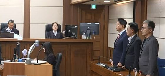 선고문 낭독 듣는 오세훈 시장