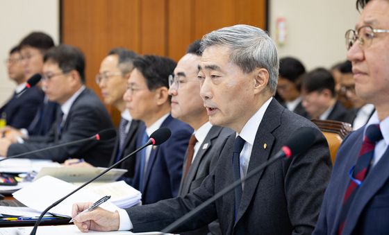 [국감] 재경위 종합감사 답변하는 신현송 한국은행 총재