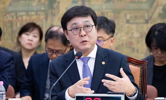 [국감] 종합감사 답변하는 최휘영 장관