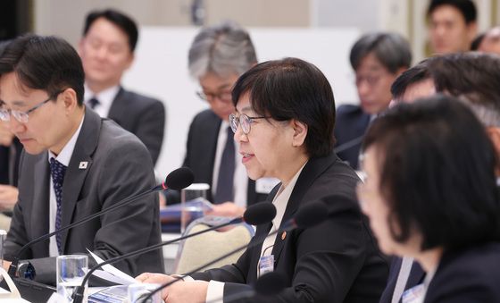 규제합리화위원회 회의서 발언하는 정은경 장관