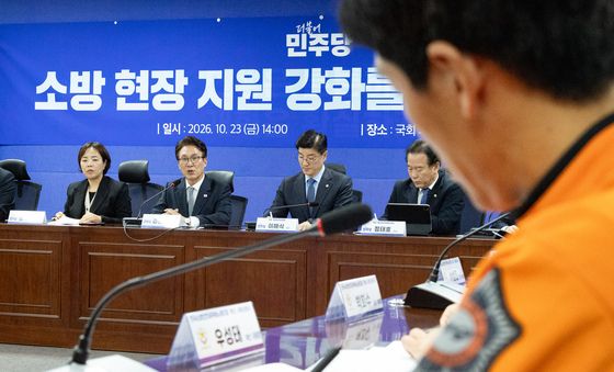소방공무원들 만난 김민석 대표