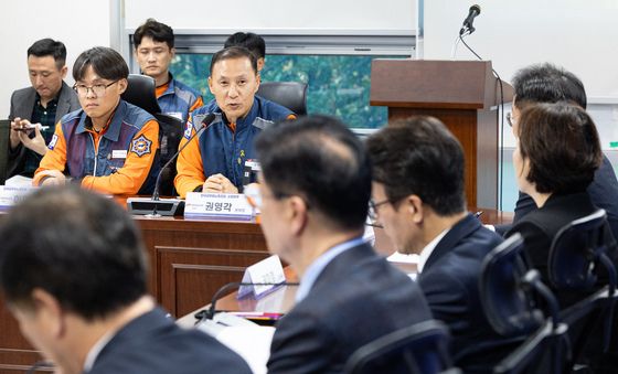 발언하는 권영각 전국공무원노조 소방본부장