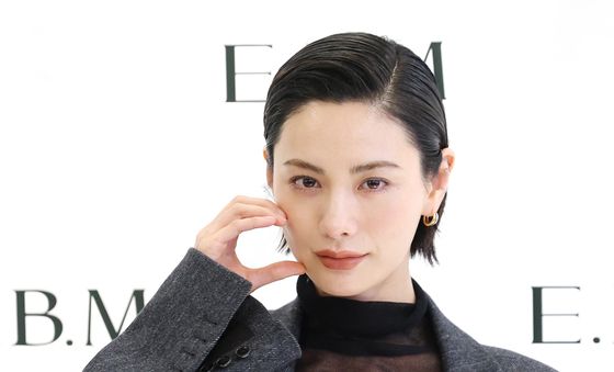 나나, 시스루 패션