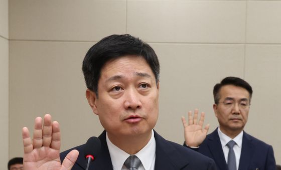 [국감] 선서하는 홍범식 LG유플러스 CEO