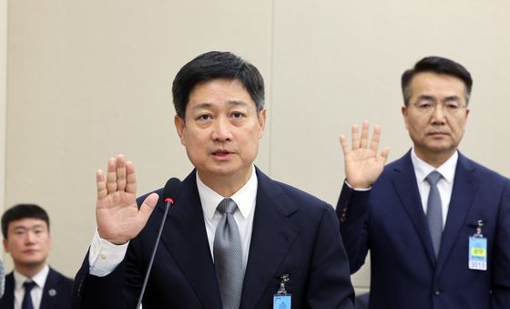 [국감] 선서하는 홍범식 LG유플러스 CEO
