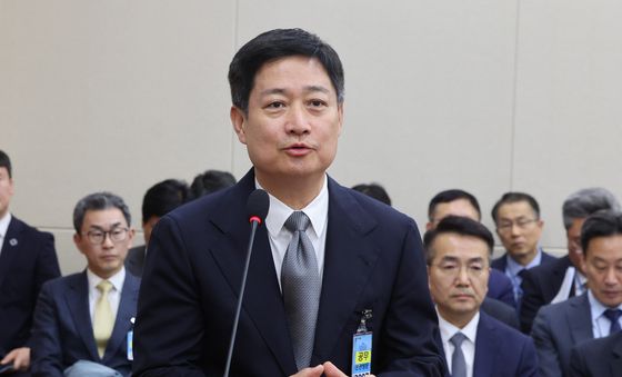 [국감] 의원 질의에 답하는 홍범식 LG유플러스 CEO