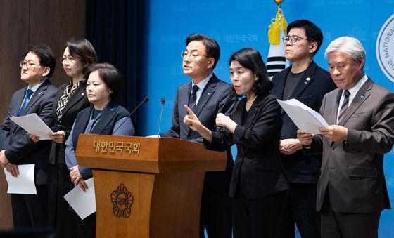 오세훈 시장 2심 무죄 판결에 사법부 규탄 기자회견하는 조국혁신당