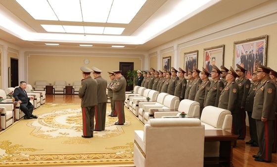 김정은, 조선인민군 중대장대회 참석