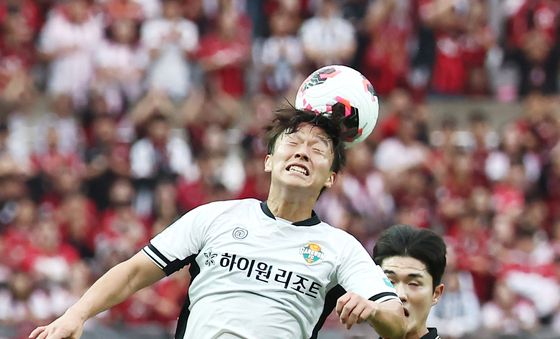 헤딩하는 고영준