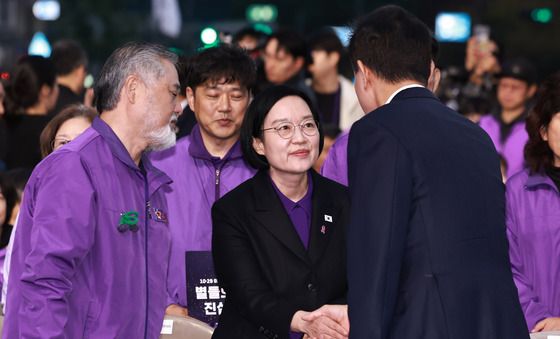 오세훈 시장과 인사 나누는 한성숙 총리