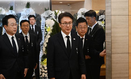 고 최형우 전 내무부 장관 빈소 찾은 김민석 대표