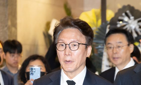 고 최형우 전 내무부 장관 빈소 찾은 김민석 대표