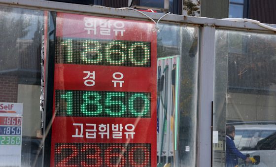 주유소 기름값 23주 연속 하락…1천800원대
