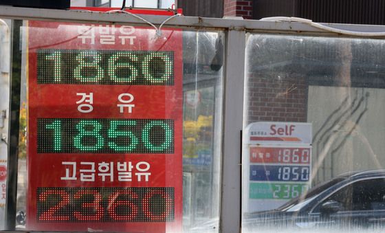 주유소 기름값 23주 연속 하락…1천800원대