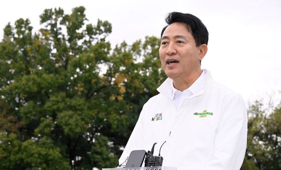 취재진 질의 답변하는 오세훈 시장