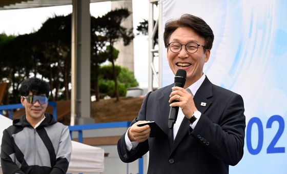 미소짓는 김민석 대표
