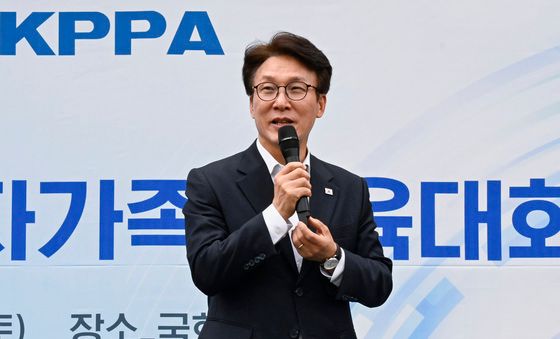 인사말하는 김민석 대표