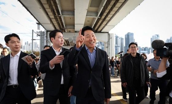 '잠수교 치킨데이' 찾은 오세훈 시장