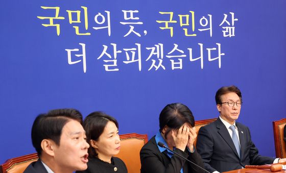 한민수 최고위원 발언 듣는 김민석·최민희