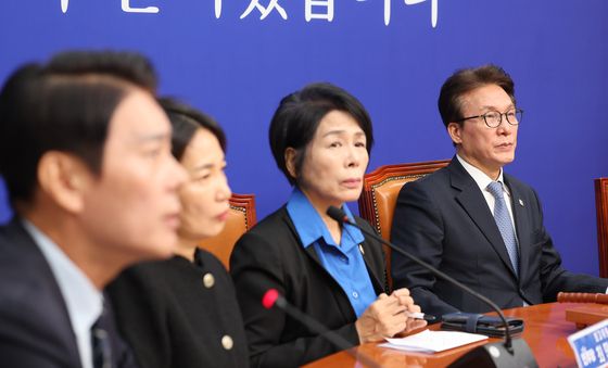 한민수 최고위원 발언 듣는 김민석·최민희