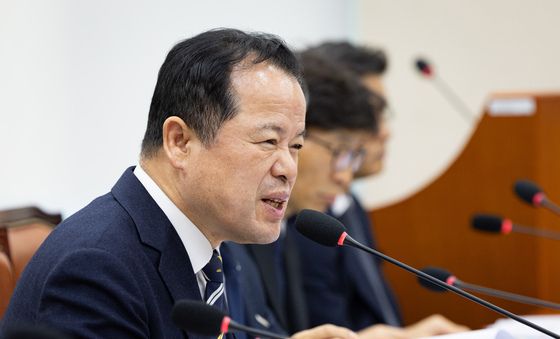 [국감] 질의 답변하는 위철환 중앙선관위원장 직무대행