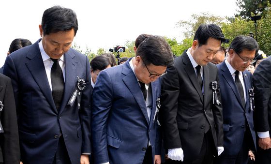 묵념하는 오세훈·정점식·오세훈