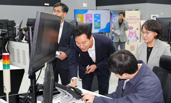 '동행안심벨' 점검하는 오세훈 시장