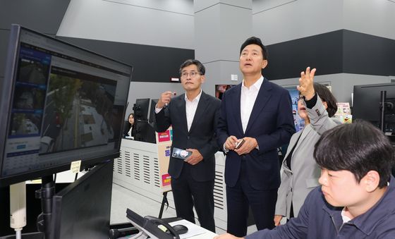 CCTV 관제센터 찾은 오세훈 시장