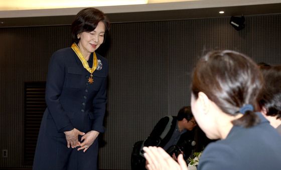 국민훈장 동백장 수여받은 홍라희 리움미술관 명예관장