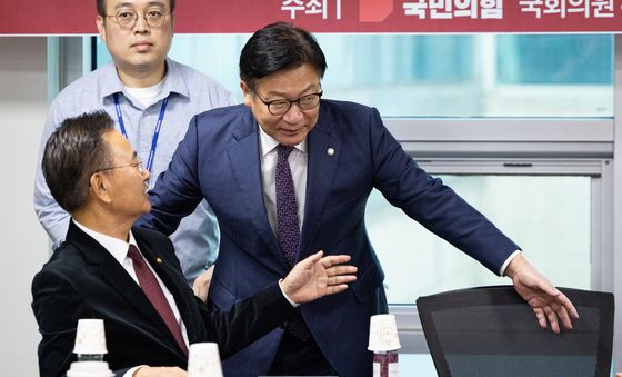 유상범 의원 주최 세미나 찾은 정점식 원내대표