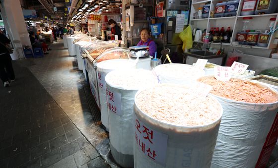김장철 코앞인데…새우젓 가격 1년 새 72.6% 올라