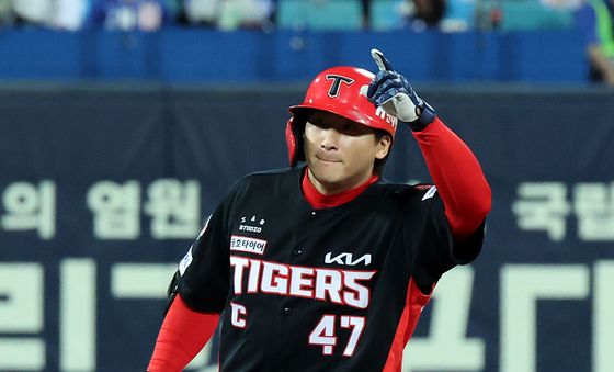 나성범, 적시 2루타 치고 환호!