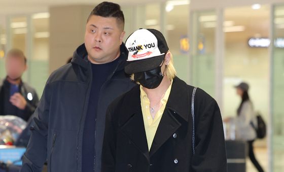 지드래곤, 해외 일정 마치고 입국