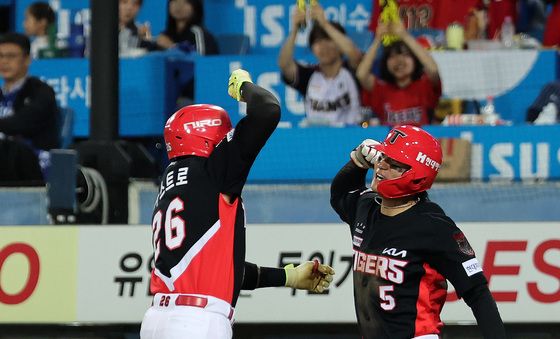 플레이오프 1차전 씹어먹는 카스트로와 김도영