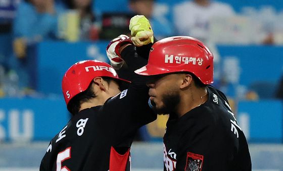 김도영과 기쁨 나누는 카스트로