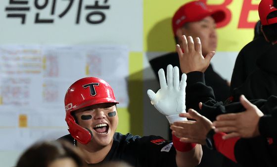 기뻐하는 한준수