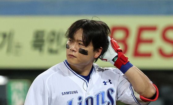 머리에 공 맞은 박승규