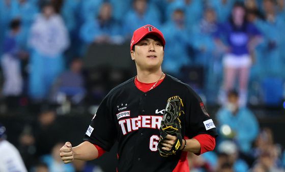 실점 위기 막고 기뻐하는 정해영